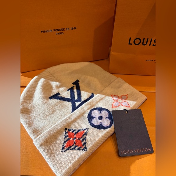 LOUIS VUITTON Cream Knit Beanie with Black, Pink and Orange Accents. NWT. - Picture 3 of 10
